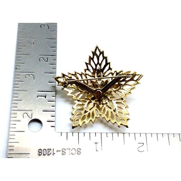 Vintage Gold-Tone Star Leaf Brooch Pin With Intricate Openwork Design - Picture 4 of 4